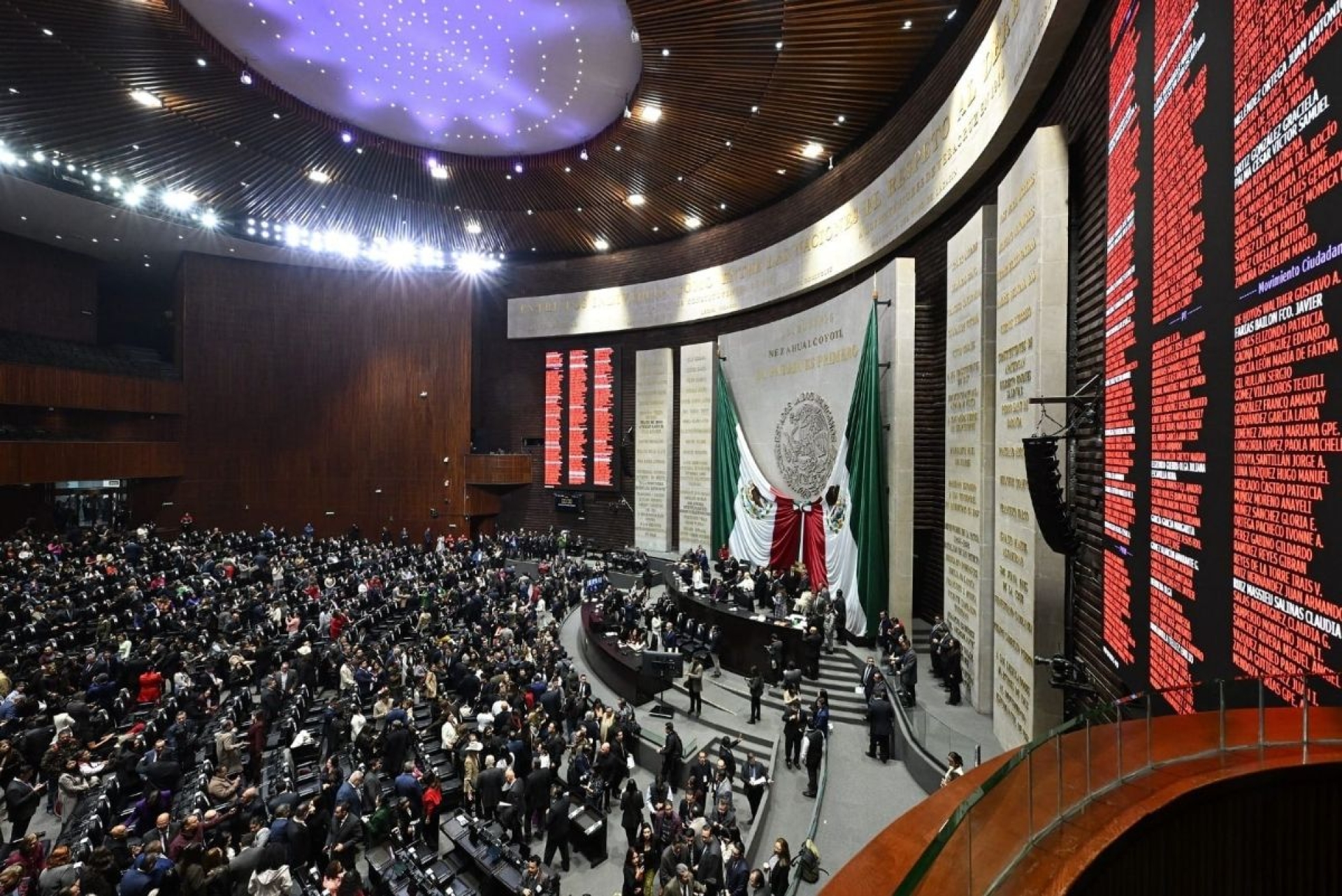 Diputados aprueban límite a 'pensiones doradas' entre protestas por retroactividad