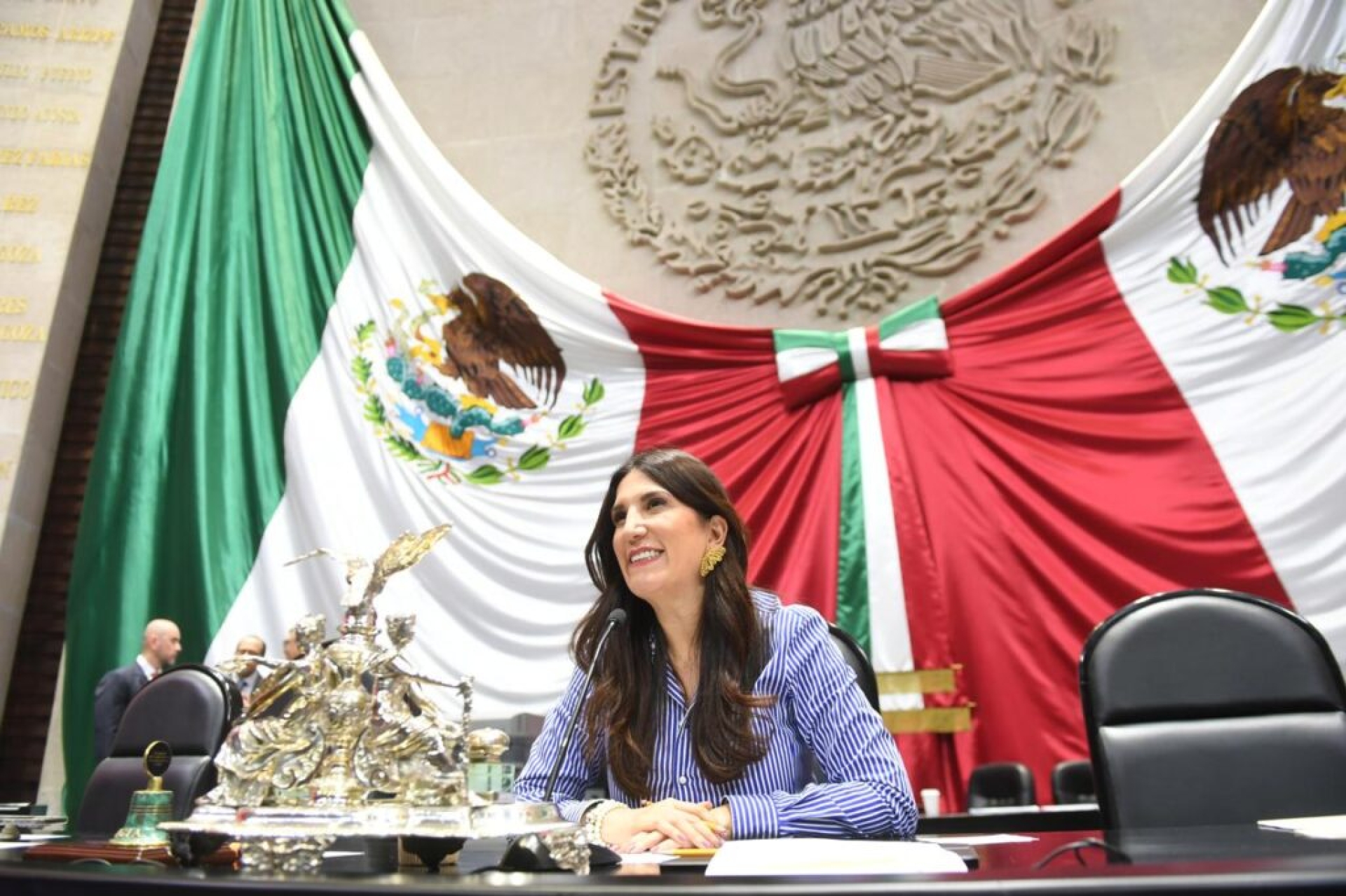 Diputada del PAN propone cambiar el nombre de 'Estados Unidos Mexicanos' por 'México'