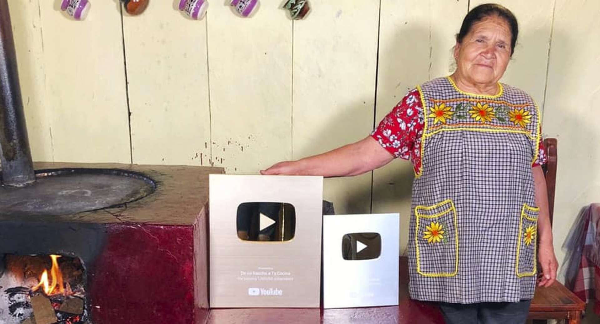 ¡Doña Ángela ya alcanzó los 3 millones de suscriptores en YouTube!