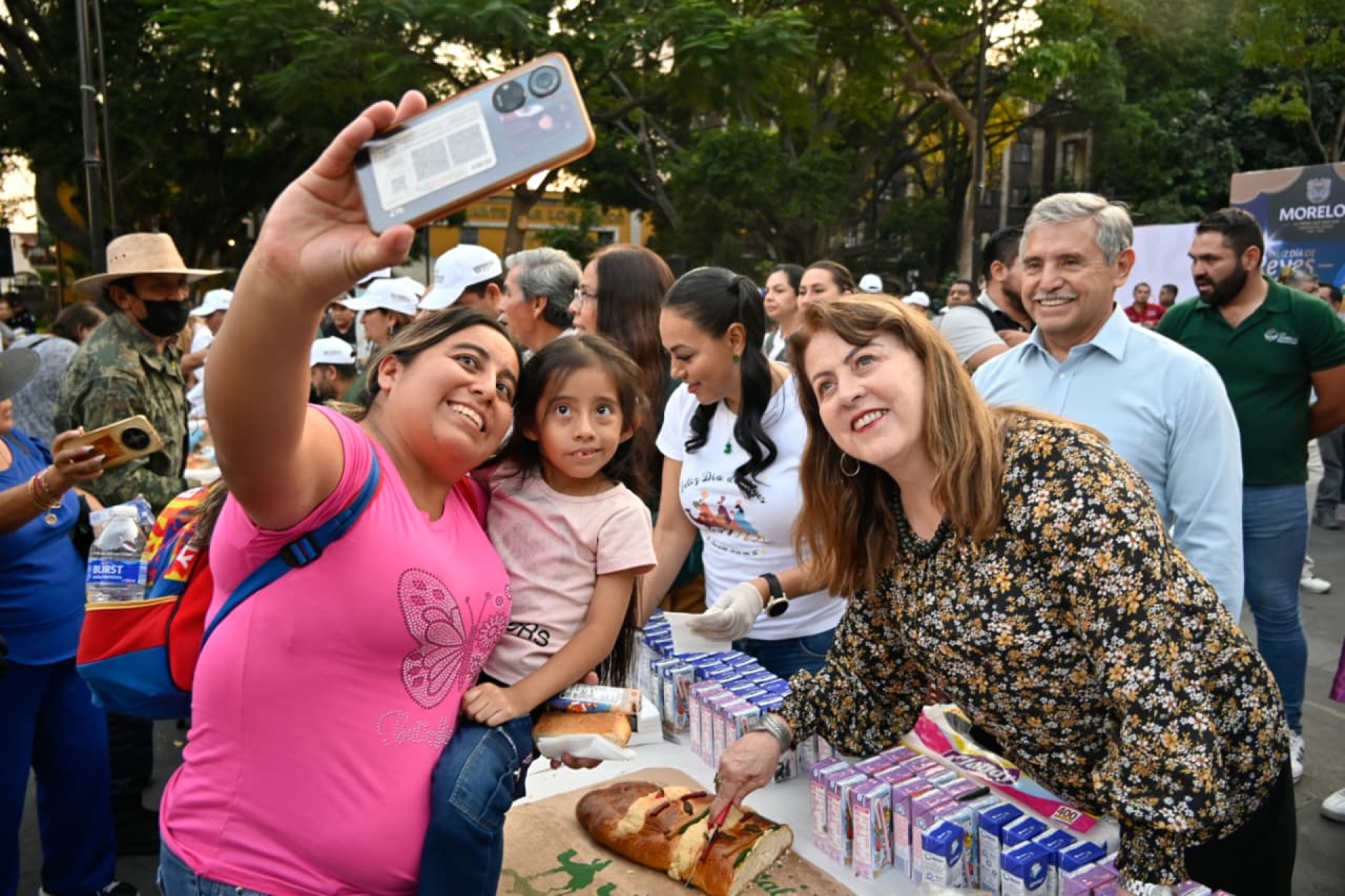 Encabeza gobernadora Margarita González Saravia la partida de la tradicional rosca de reyes magos
