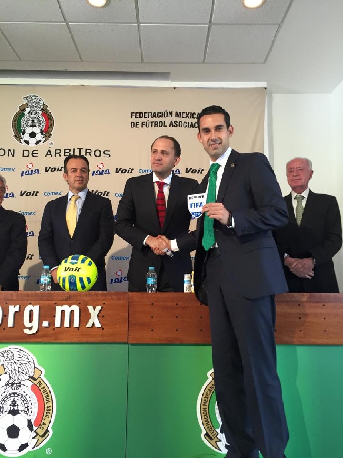 César Arturo Ramos es nombrado árbitro del año en Concacaf