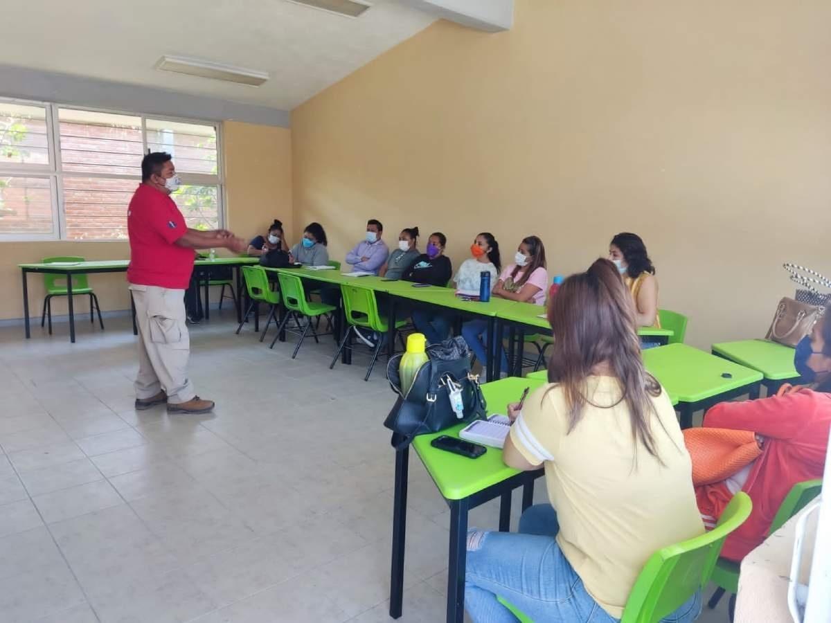 Capacitan a profesores de Jojutla en materia de primeros auxilios
