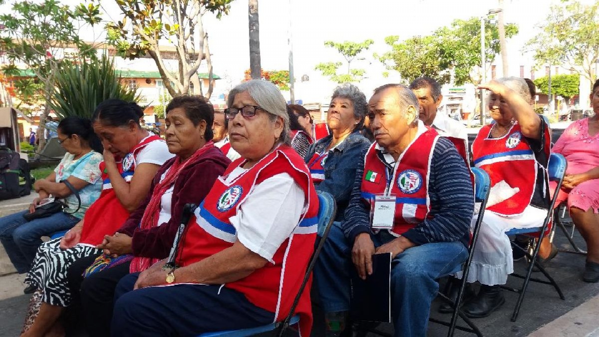 Más adultos mayores viajan al extranjero a reunirse con sus hijos