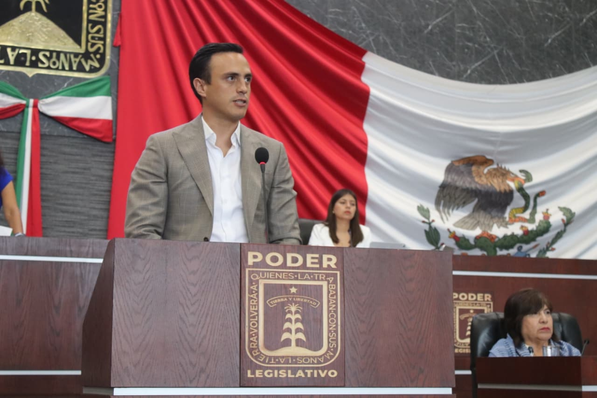 Promueve Daniel Martínez un modelo de salud mental de cercanía con la comunidad