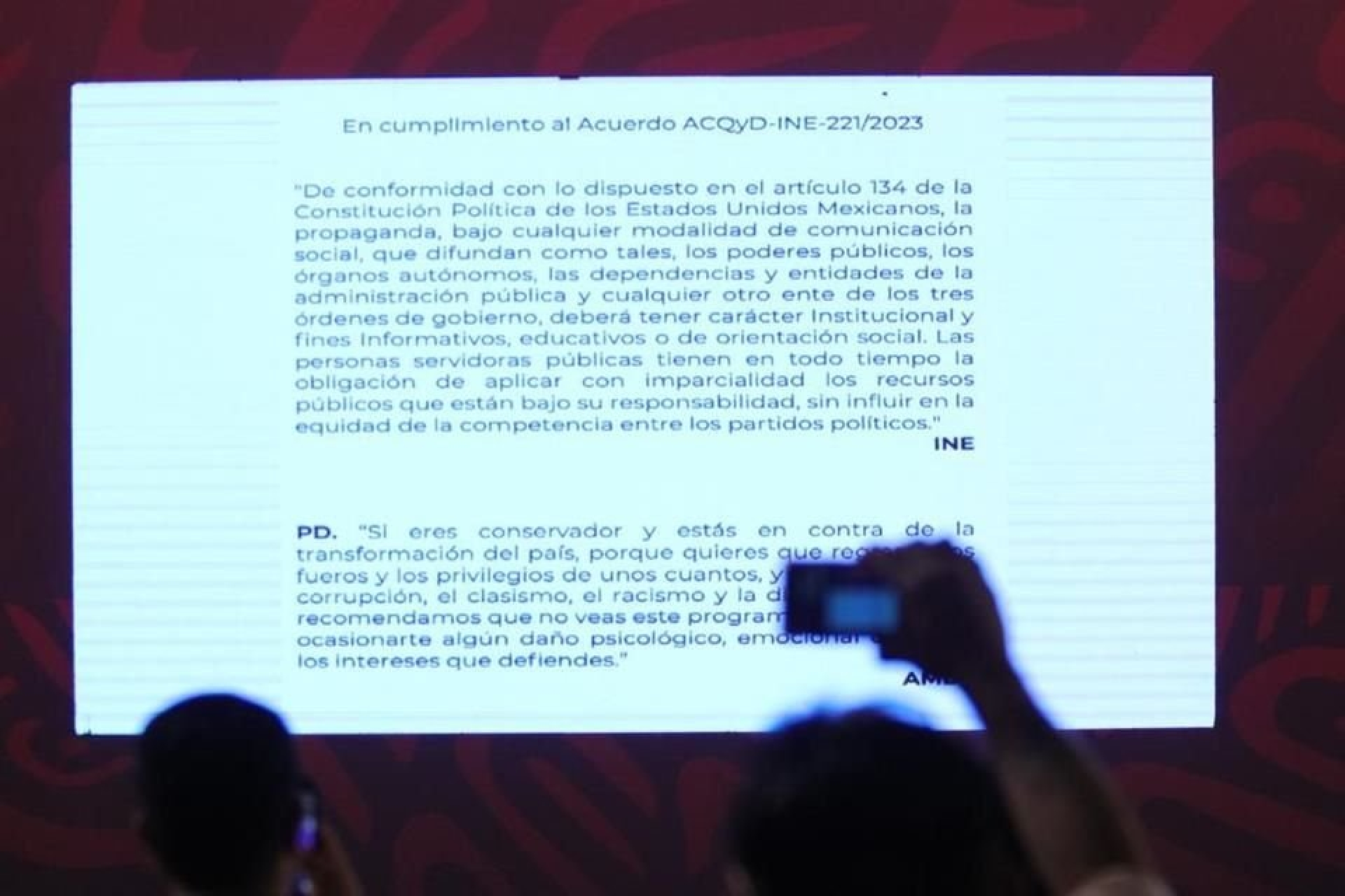 INE ordena eliminar 'posdata' en mañaneras de AMLO