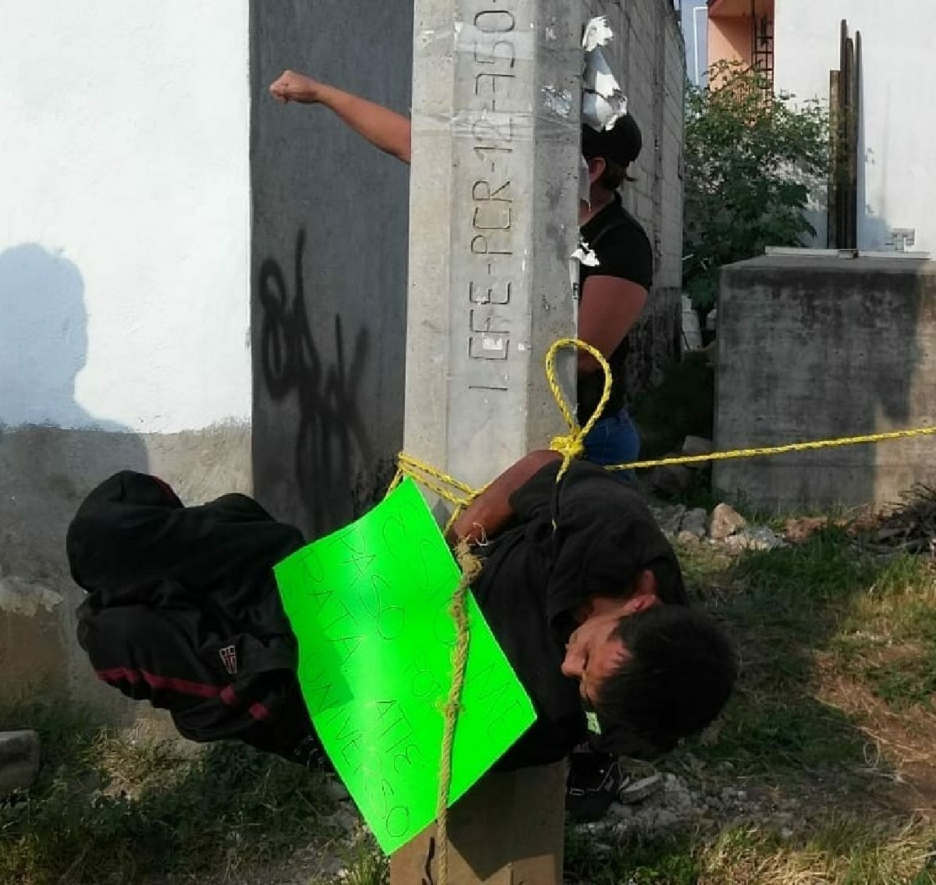 Intentan linchar a dos ladrones en la colonia El Universo
