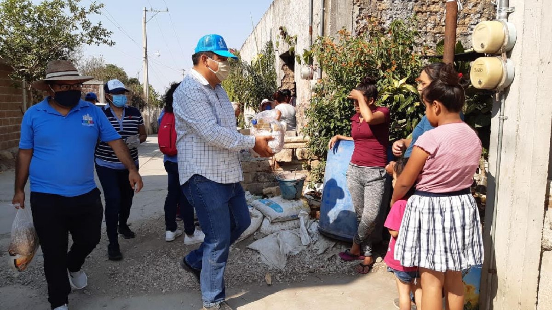 Inicia alcalde de Yecapixtla entrega de despensas