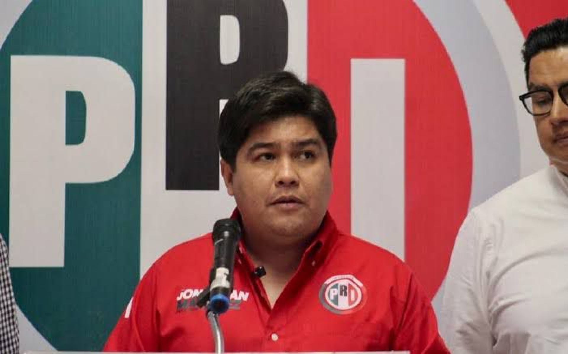 Denuncian conflictos de Jonathan Márquez