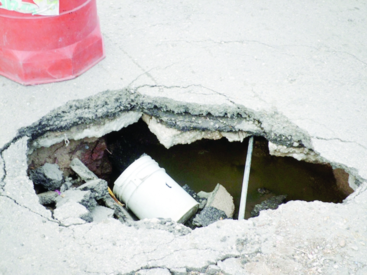 Denuncian la proliferación de baches y hoyos en calles de tres colonias