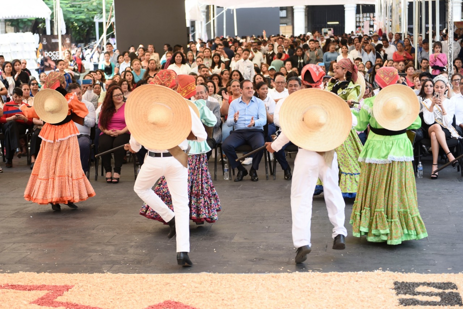 Reconoce Cuauhtémoc Blanco labor de docentes