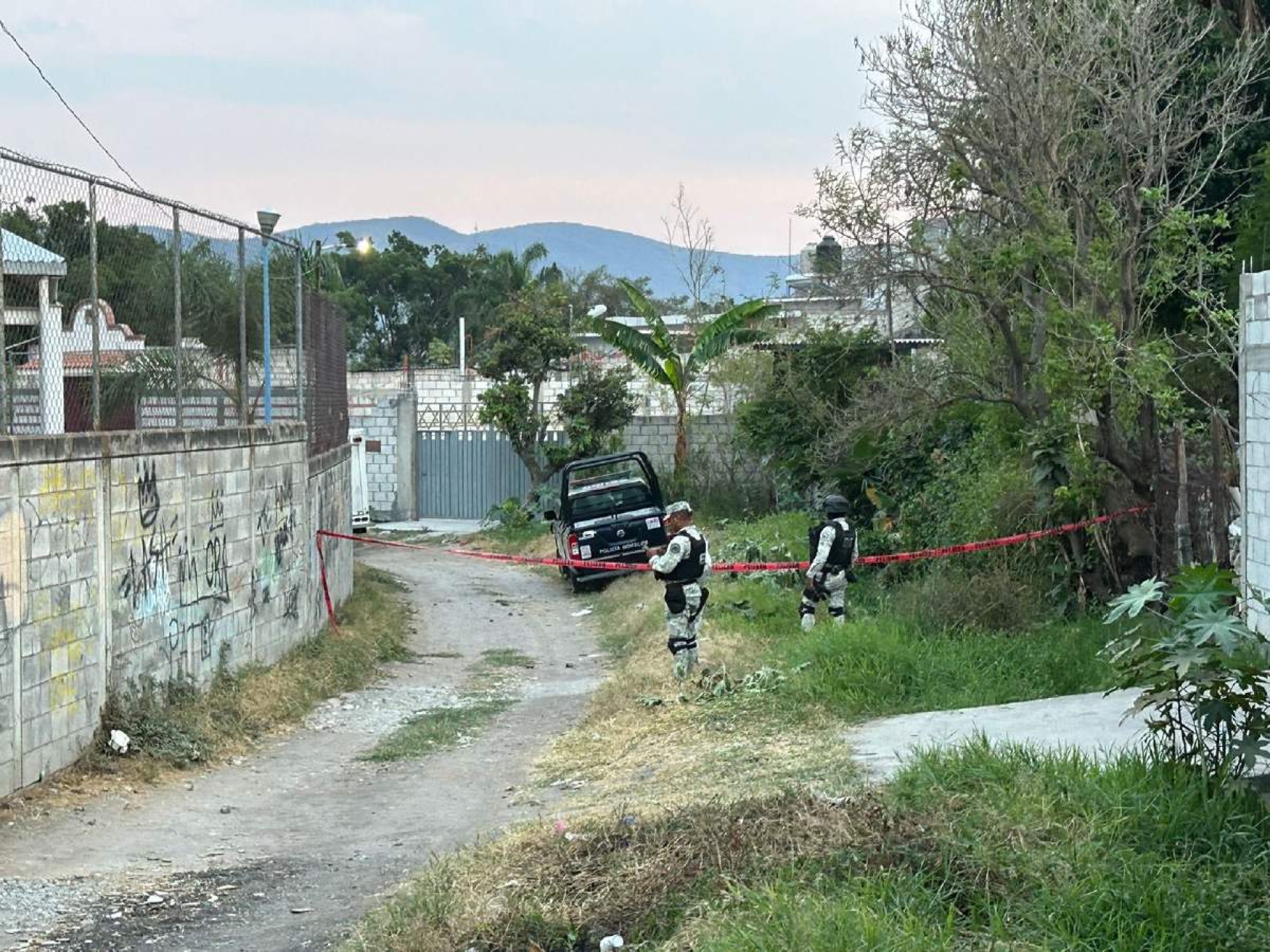 Tiran un cuerpo embolsado en Jiutepec