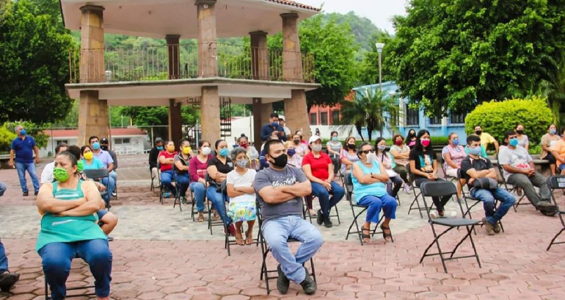 Dan a conocer medidas sanitarias a comerciantes de Huajintlán