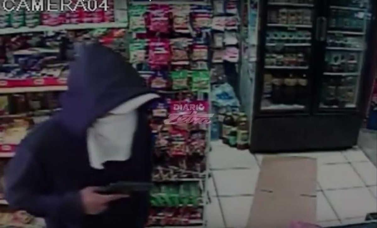 Arrestan a dos hombres acusados de asaltar un minisúper
