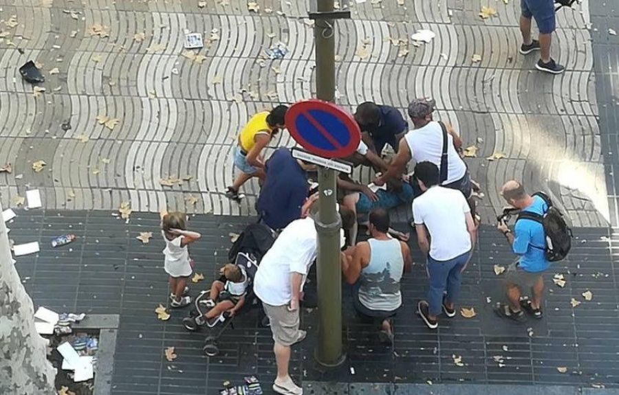 VIDEO: Reportan muertos tras ataque terrorista en Barcelona
