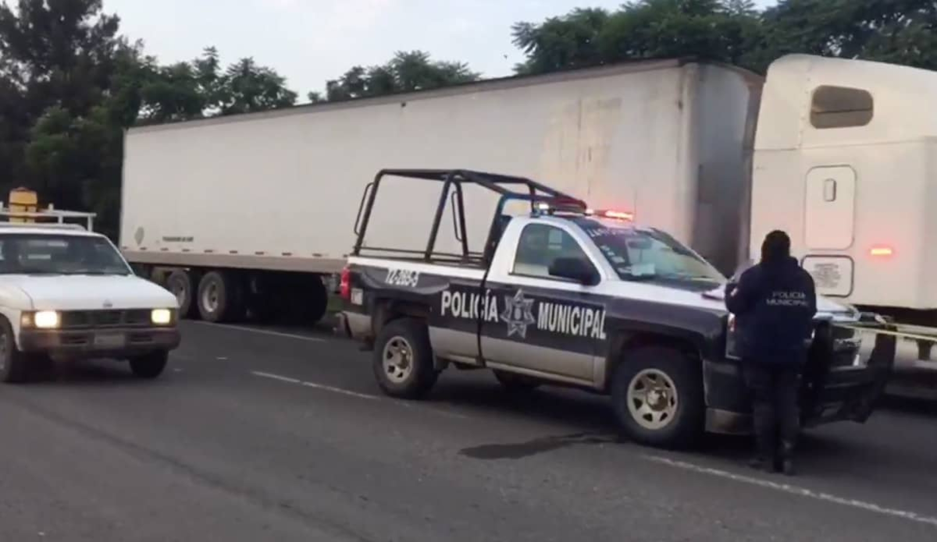 Hallan cadáver en la carretera federal México-Oaxaca