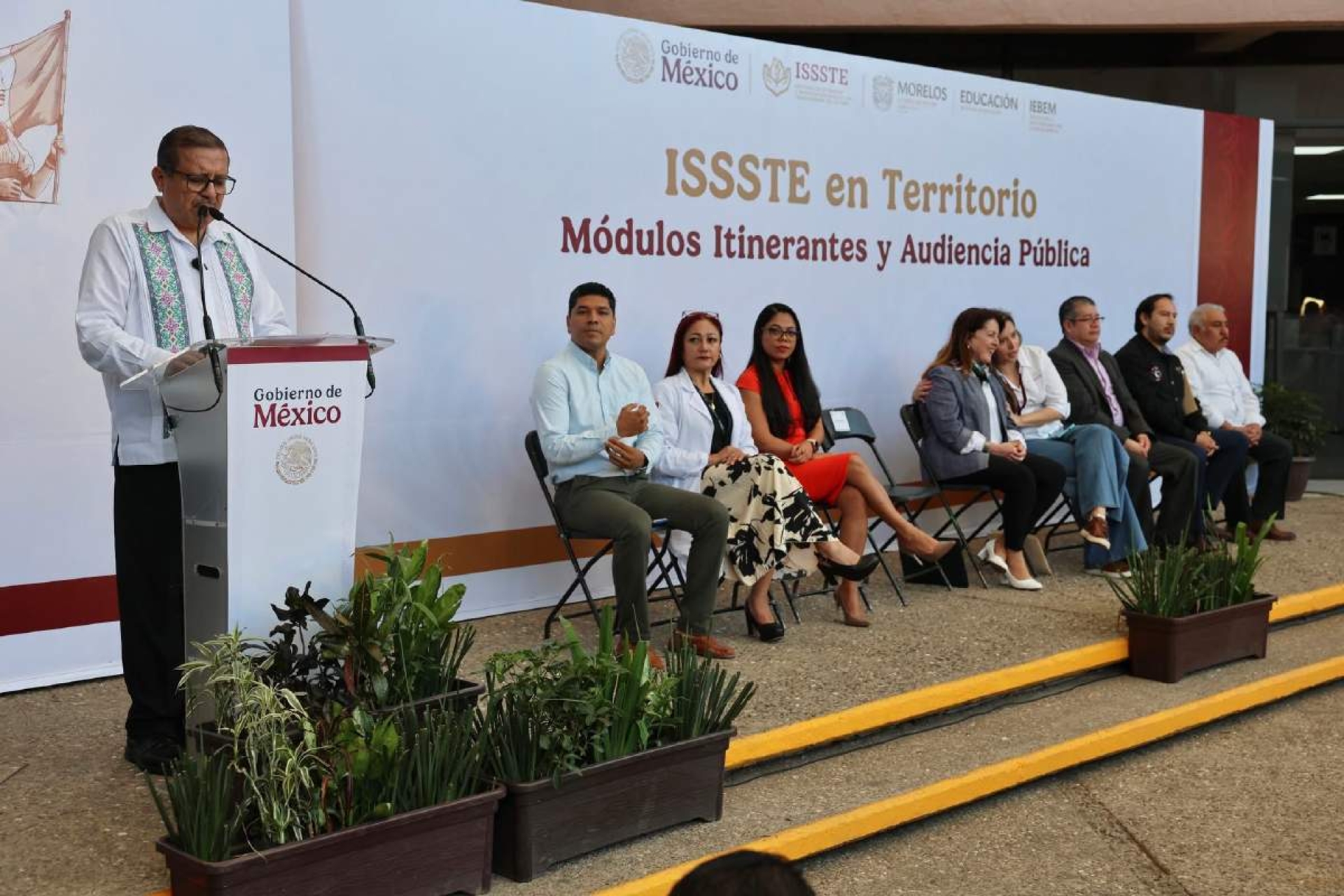 Celebra IEBEM jornada de servicios para maestros