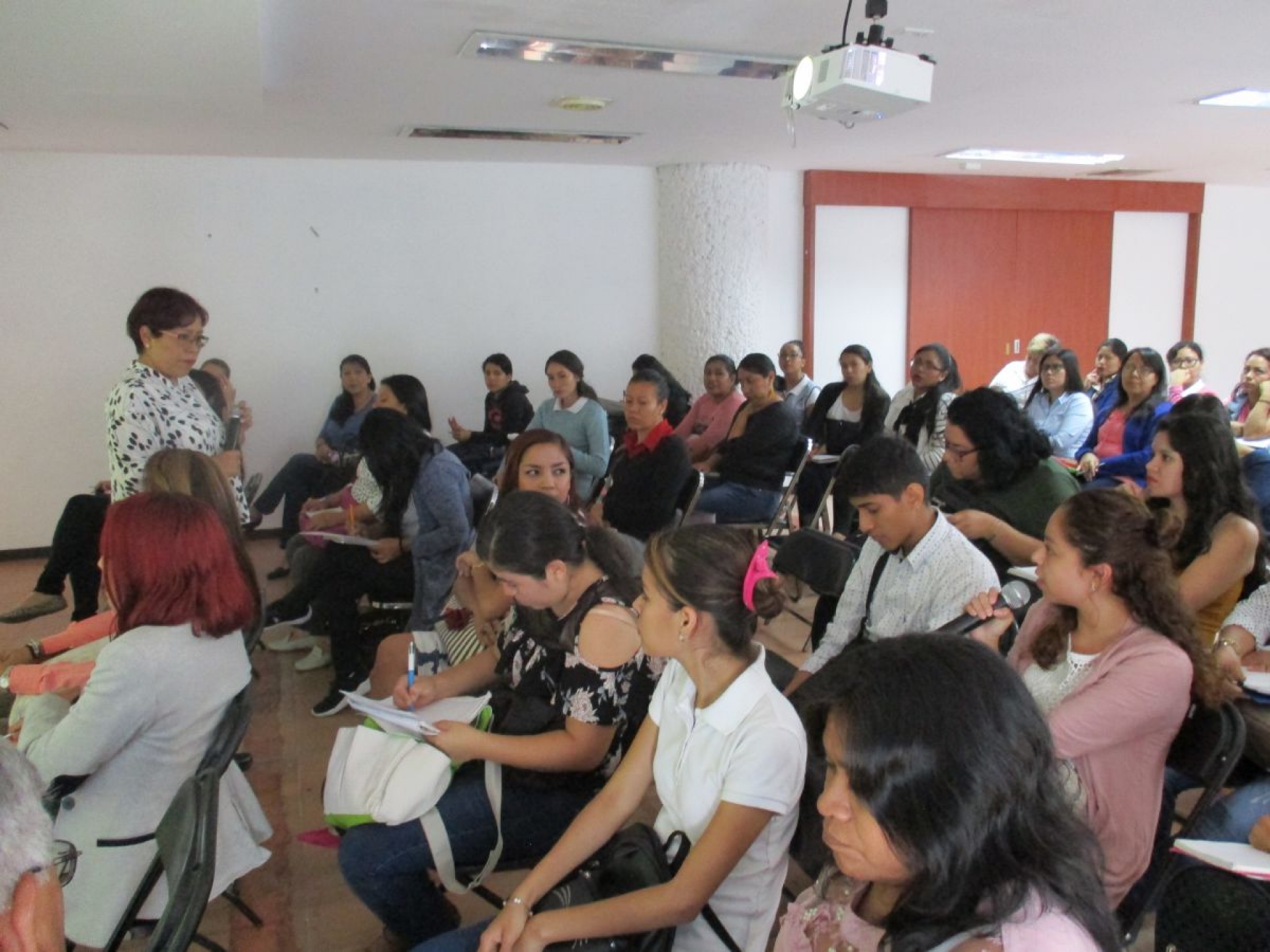 Imparten a burócratas taller sobre derechos humanos