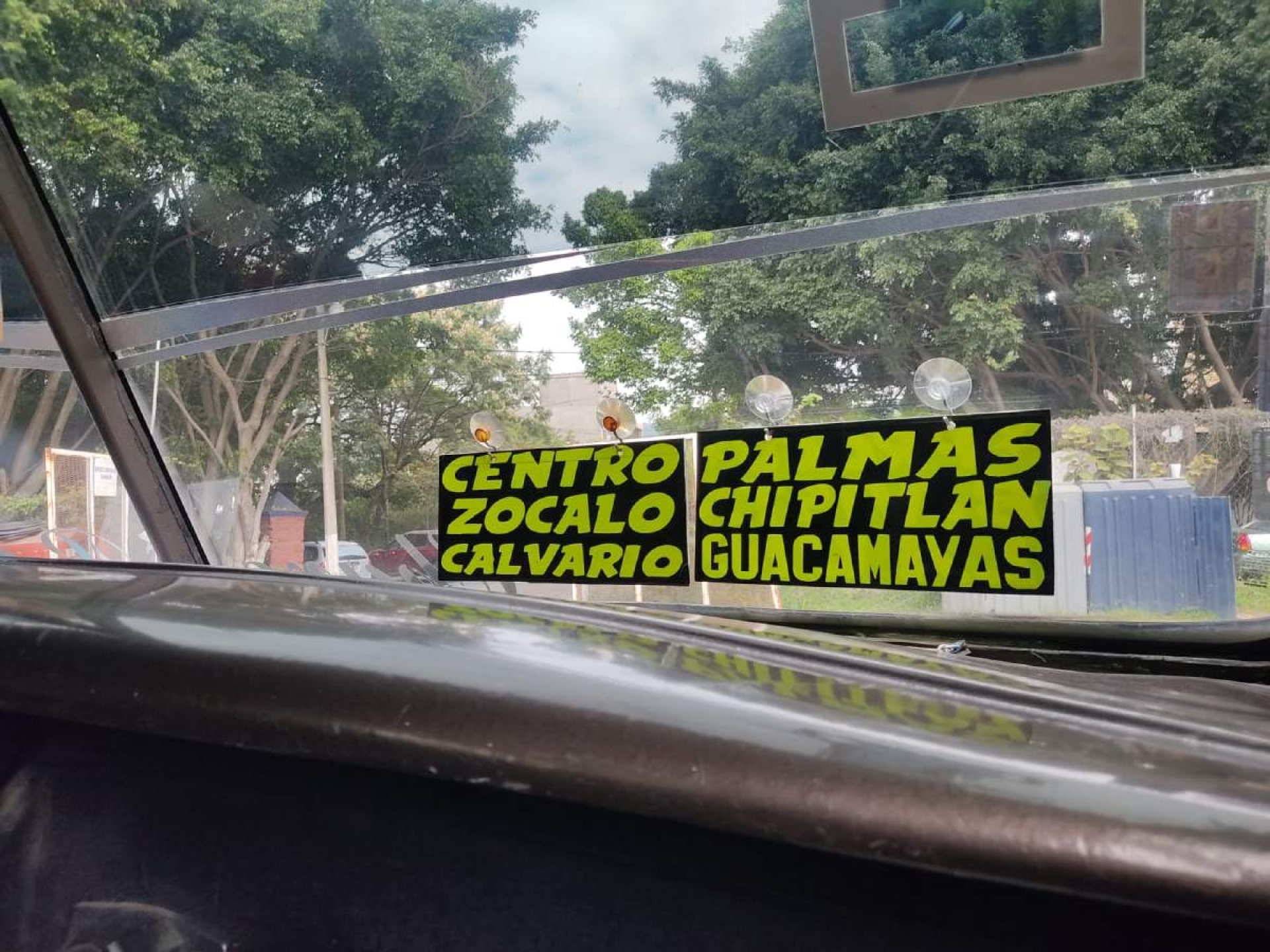 Tras su despido encontró refugio en el transporte