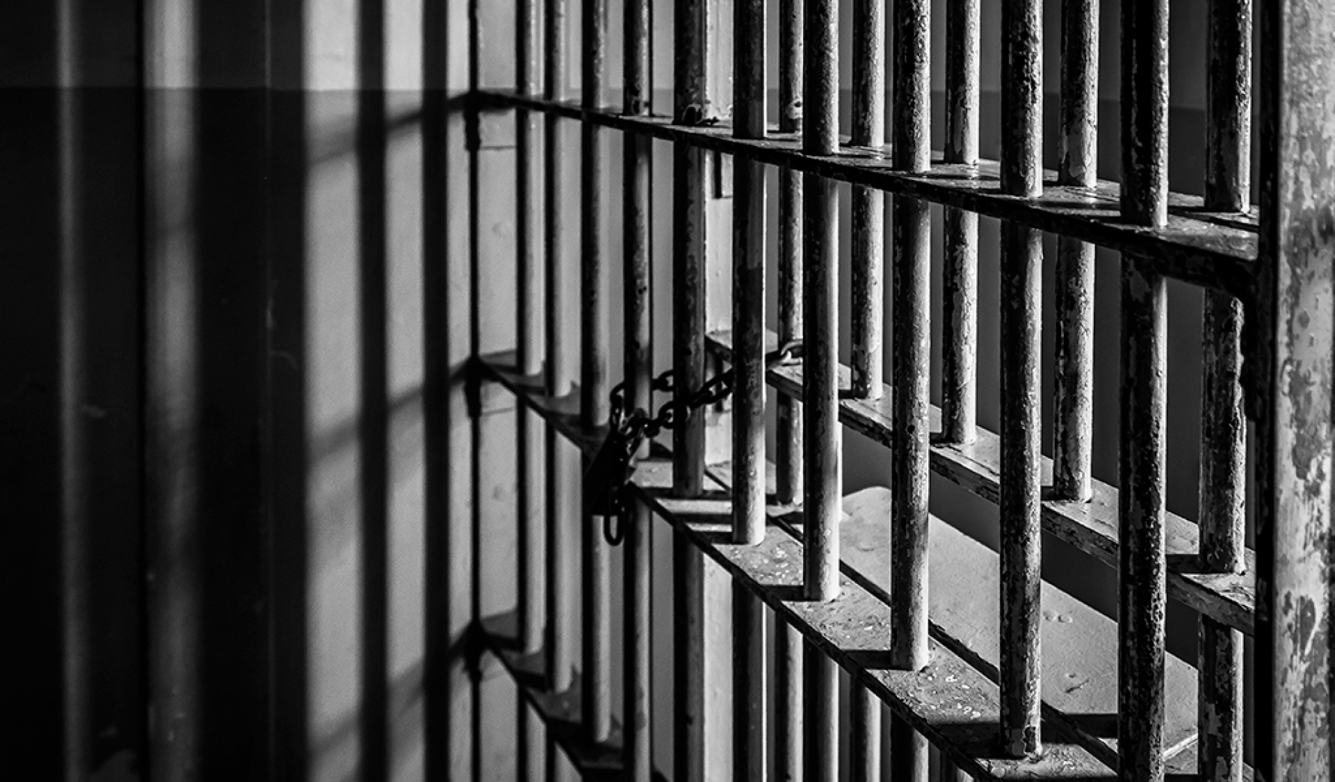 Pasará 60 años en prisión por abusar de su hijastra