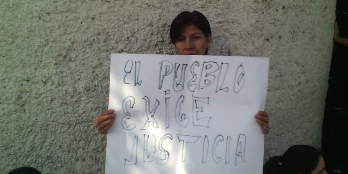 Protesta la Asociación Cívica Morelense "Gustavo Salgado Delgado" en la FGE