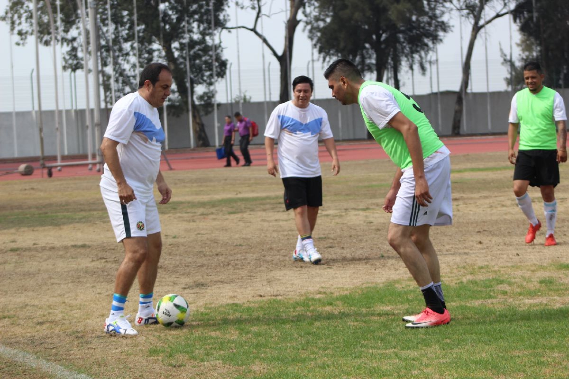 El futbol une a periodistas y gabinete