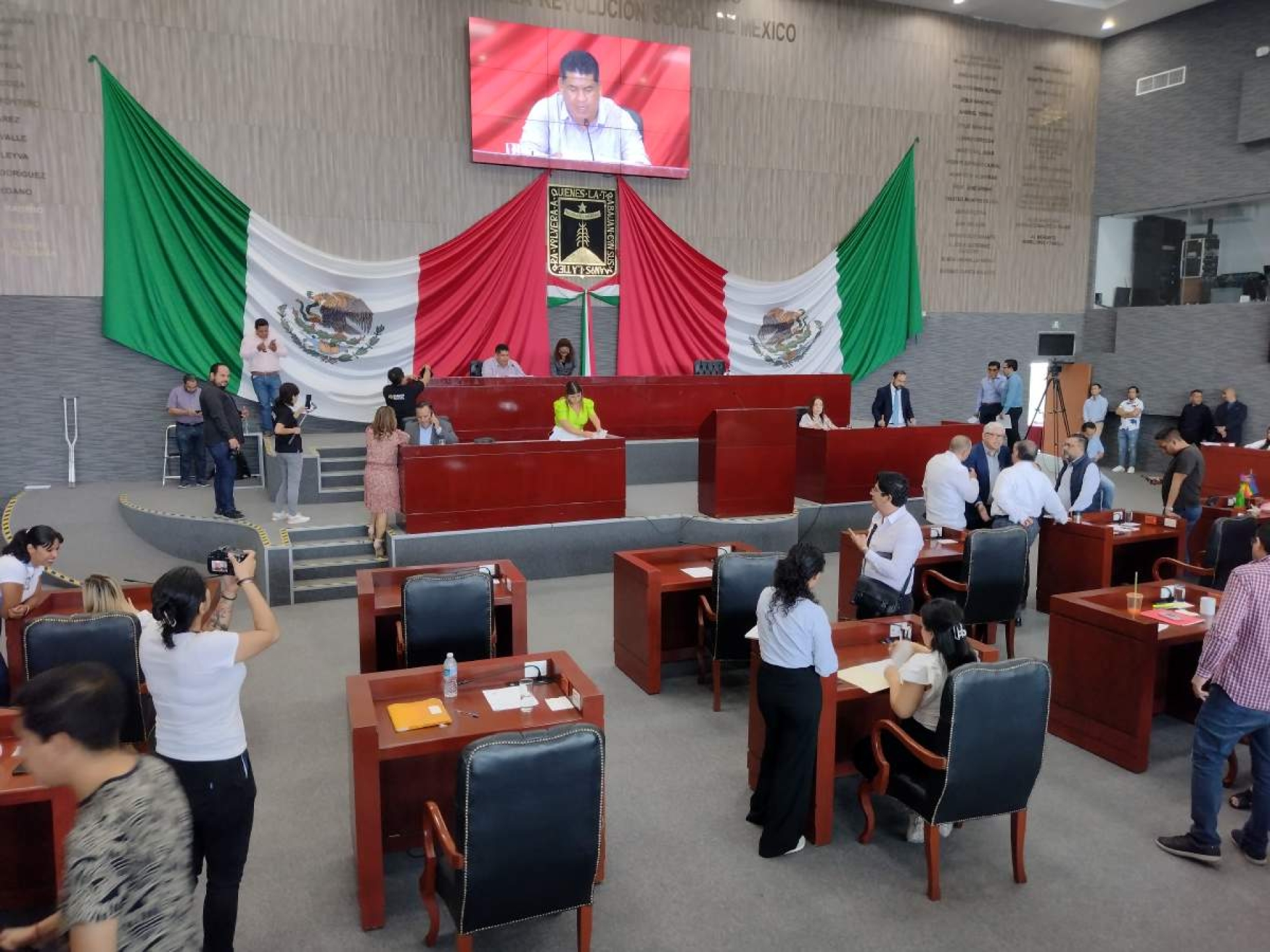 Diputados, obligados a sesionar