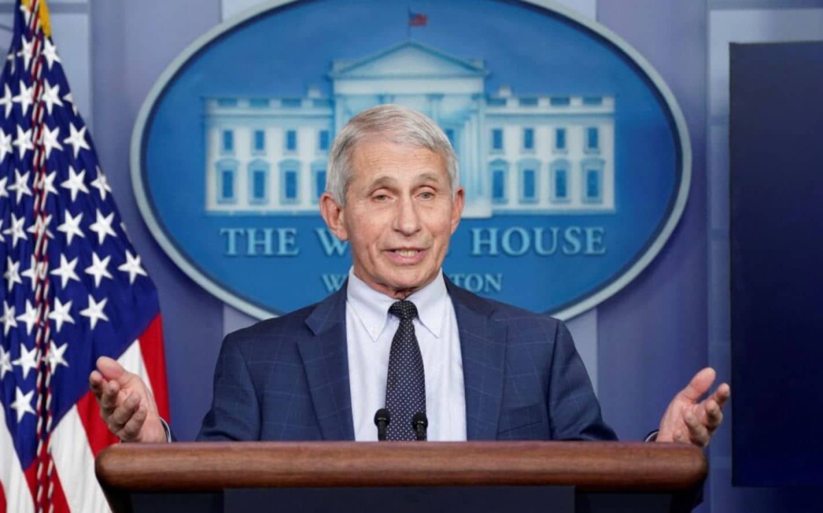 Tres dosis de la vacuna COVID-19 son el cuidado óptimo: Fauci
