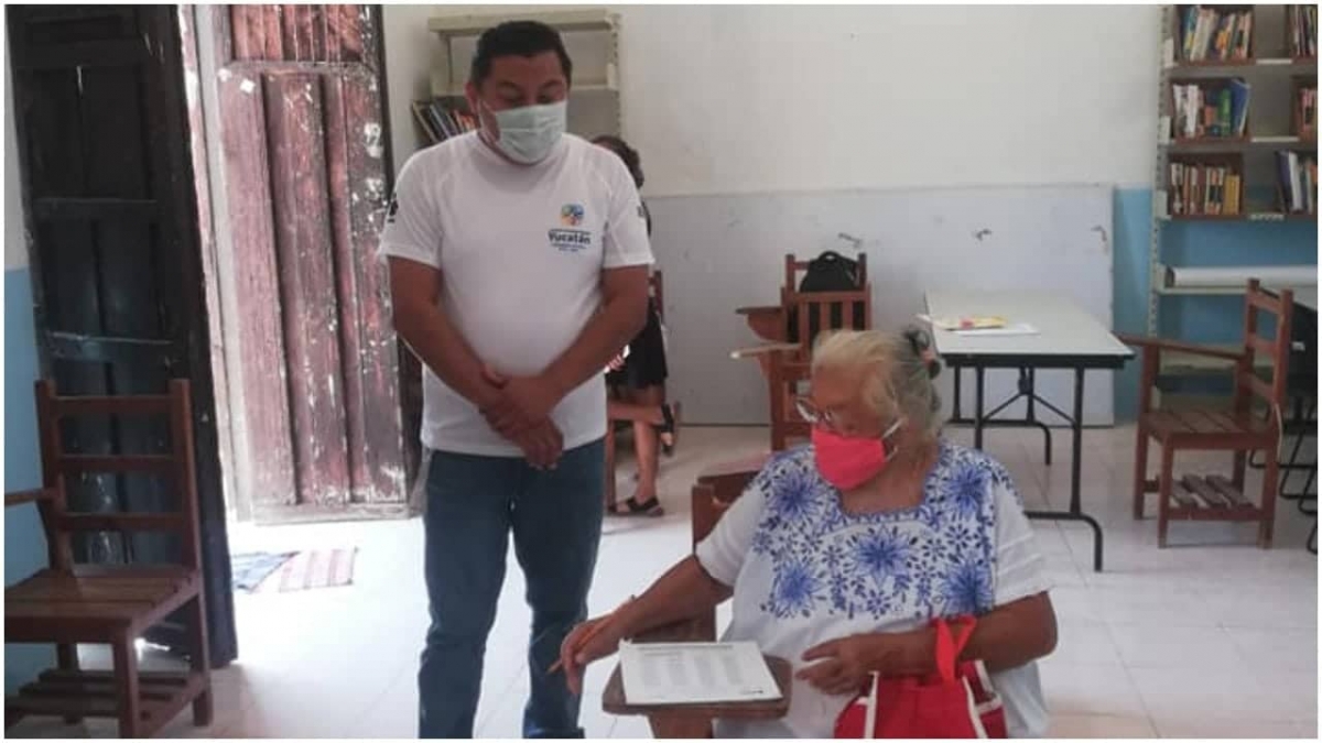 Abuelita se gradúa de la primaria a los 71 años