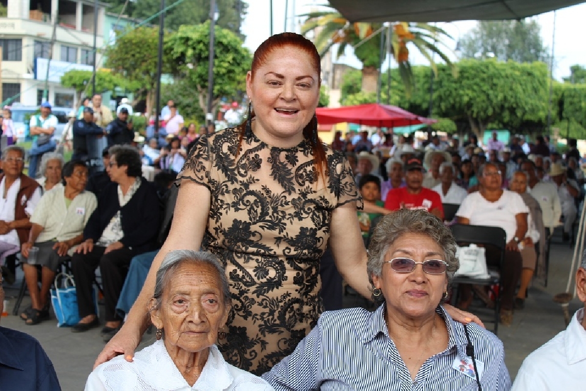 Festejan en Totolapan el día del adulto mayor