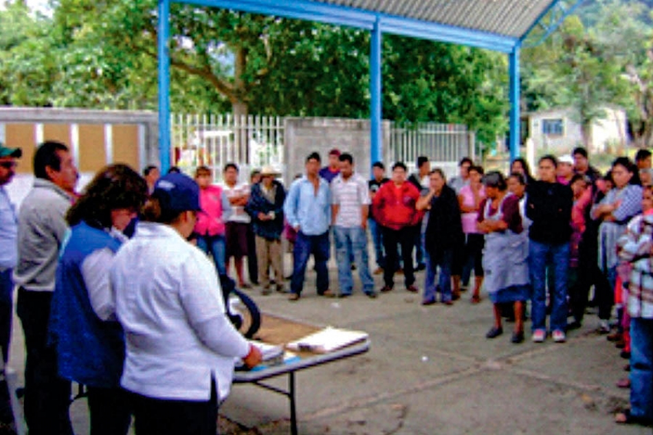 Insisten autoridades en clorar el agua en Ocoxaltepec; habitantes rechazan la medida