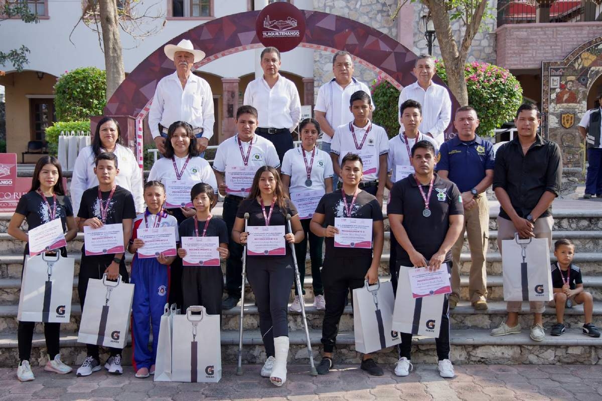 Reconocen a jóvenes deportistas de Tlaquiltenango