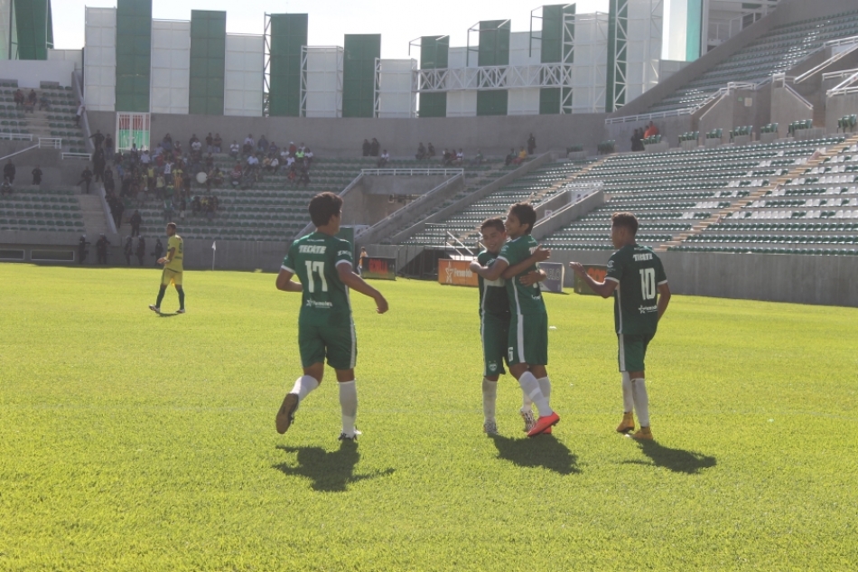 El clásico se pintó albiverde