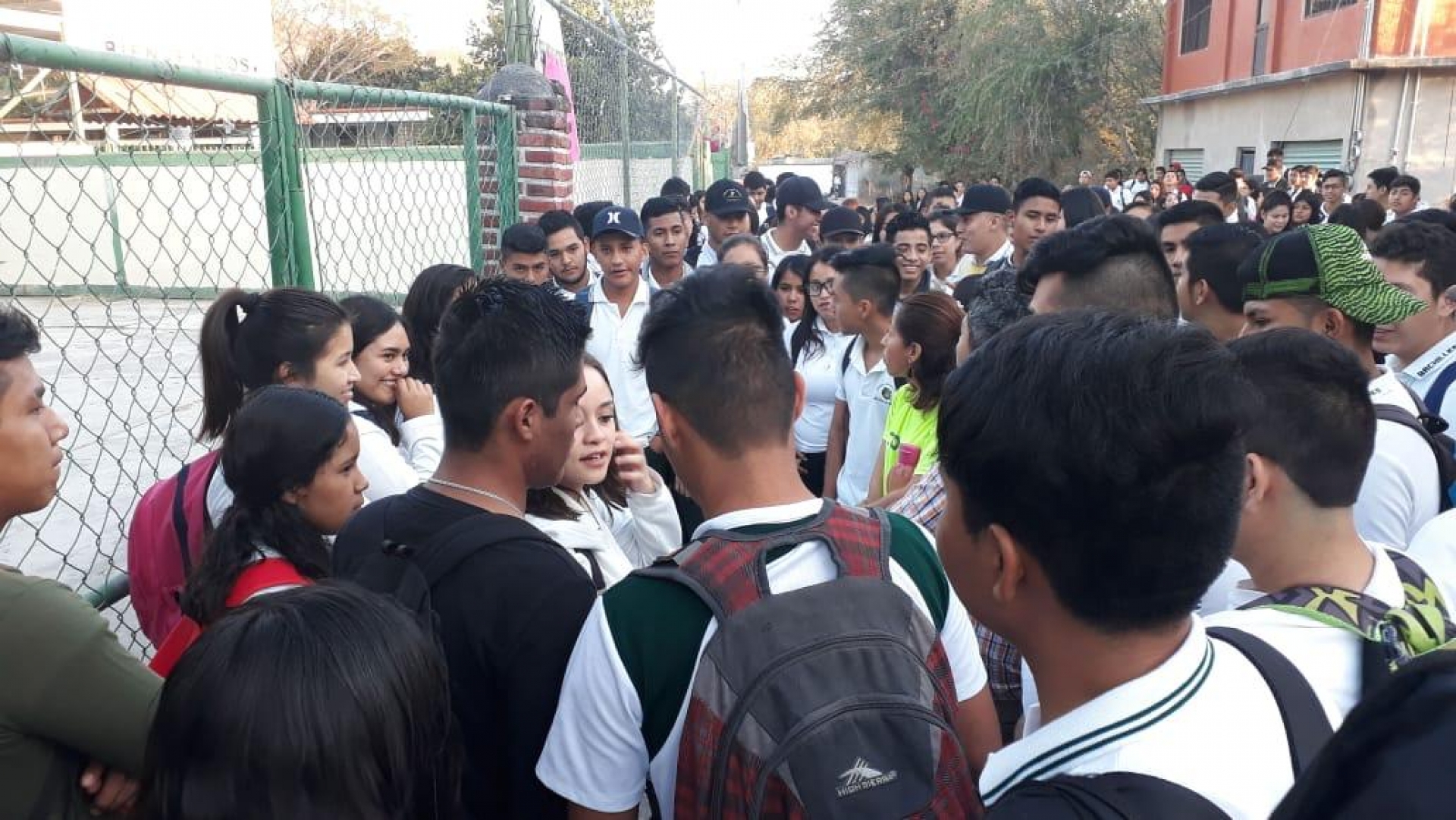 Exigen la salida del coordinador académico del Cobaem 05