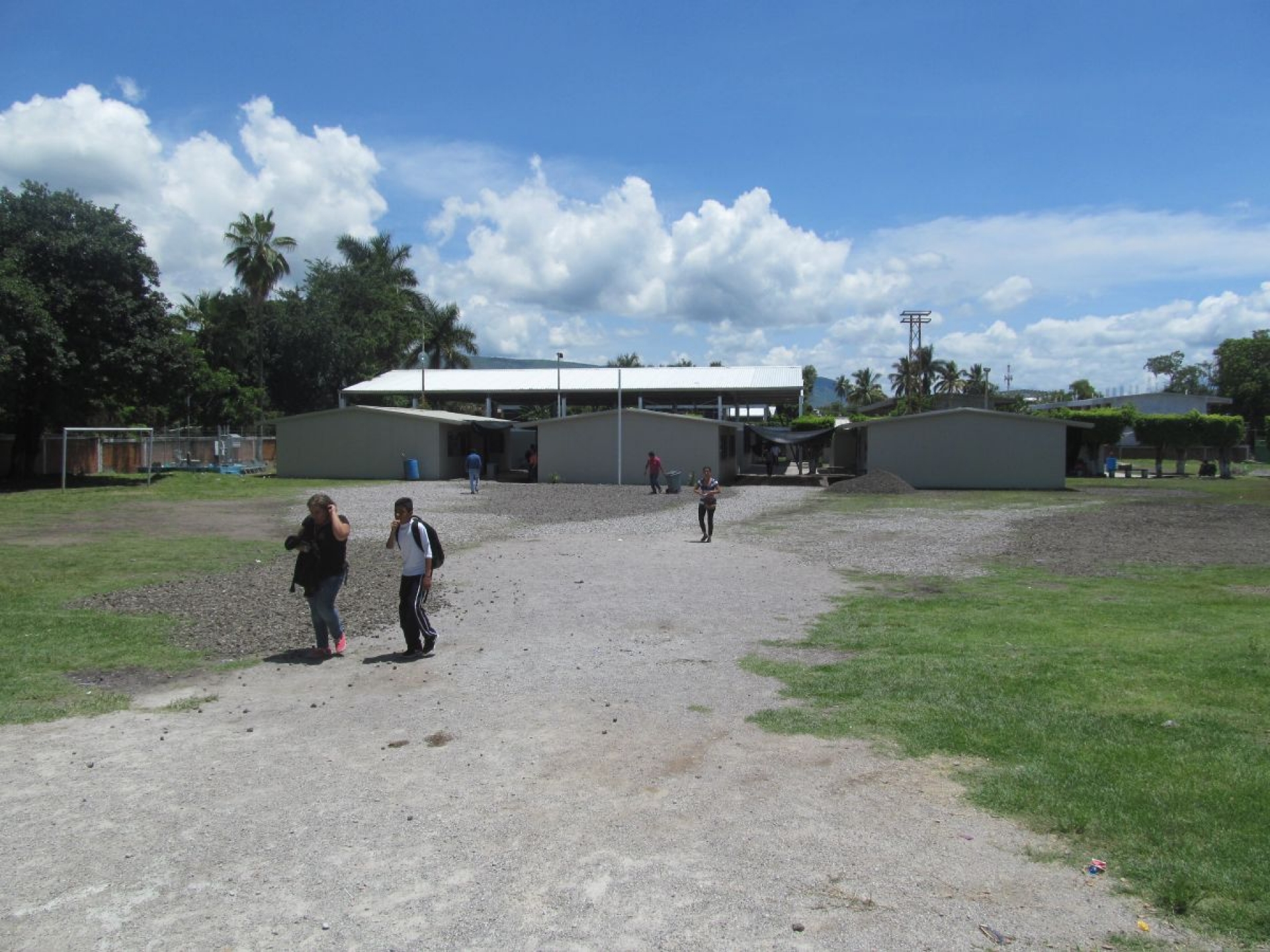 Retiran bomba a Secundaria “Benito Juárez” para desalojar aguas negras