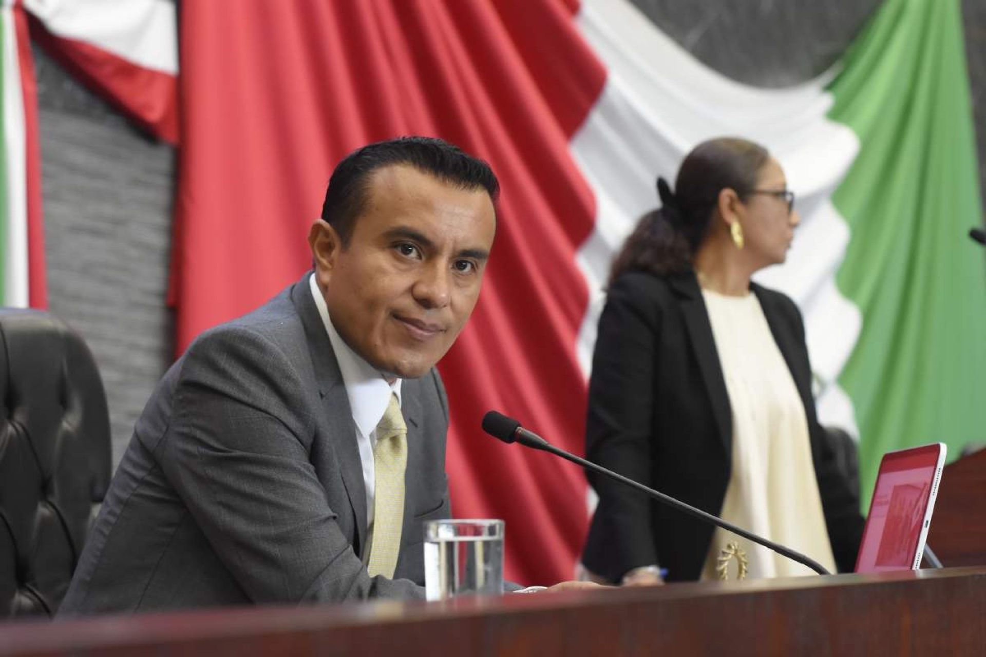 Oficial, plazo para entrega de paquete económico