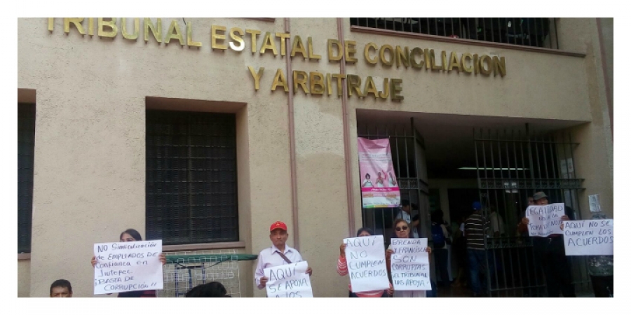 Se manifiestan integrantes de asociación cívica morelense; marchan por calles del centro de Cuernavaca