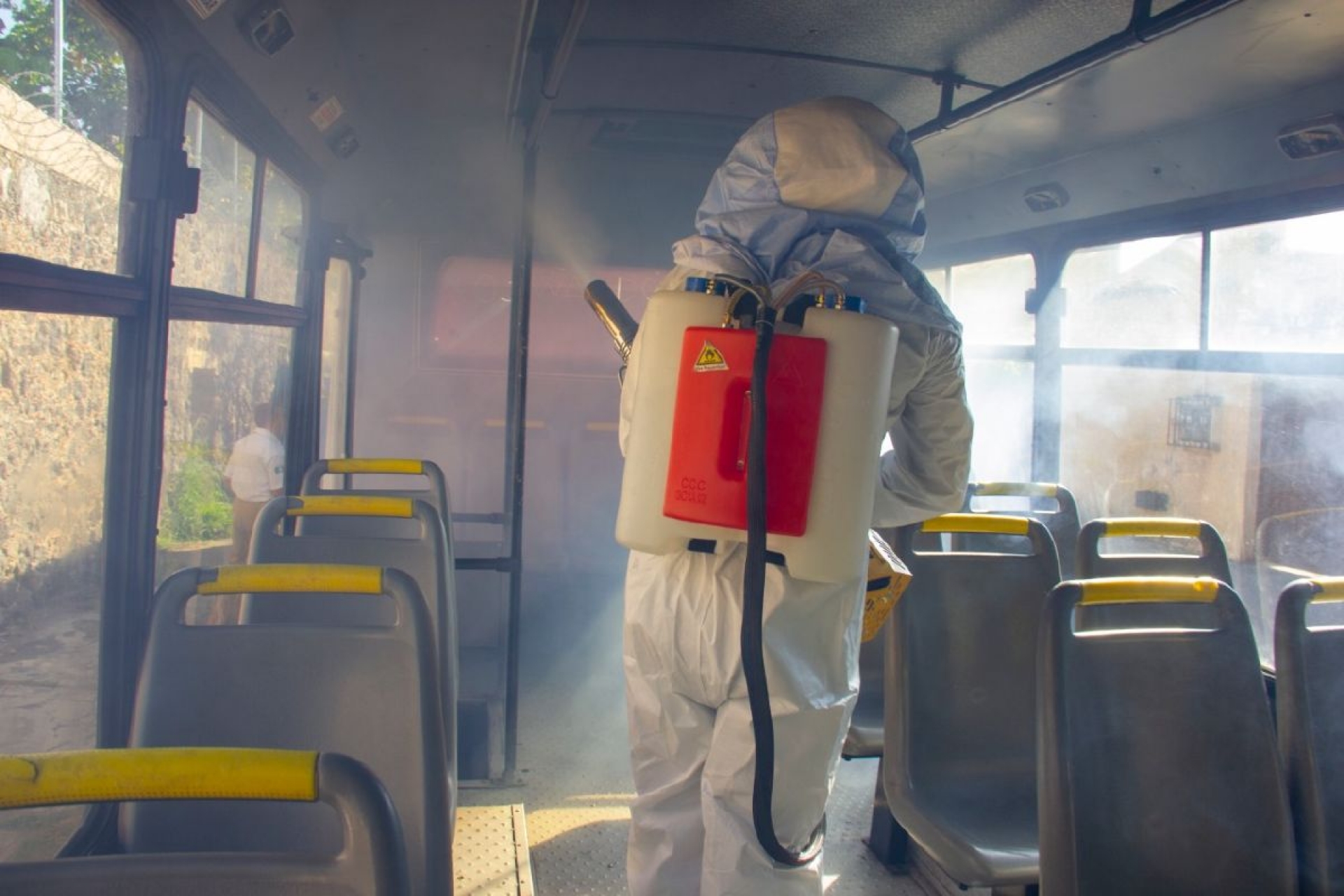 Inician sanitización en unidades del transporte
