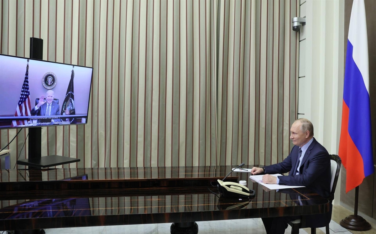 Vladimir Putin y Joe Biden sostienen cumbre virtual centrada en Ucrania