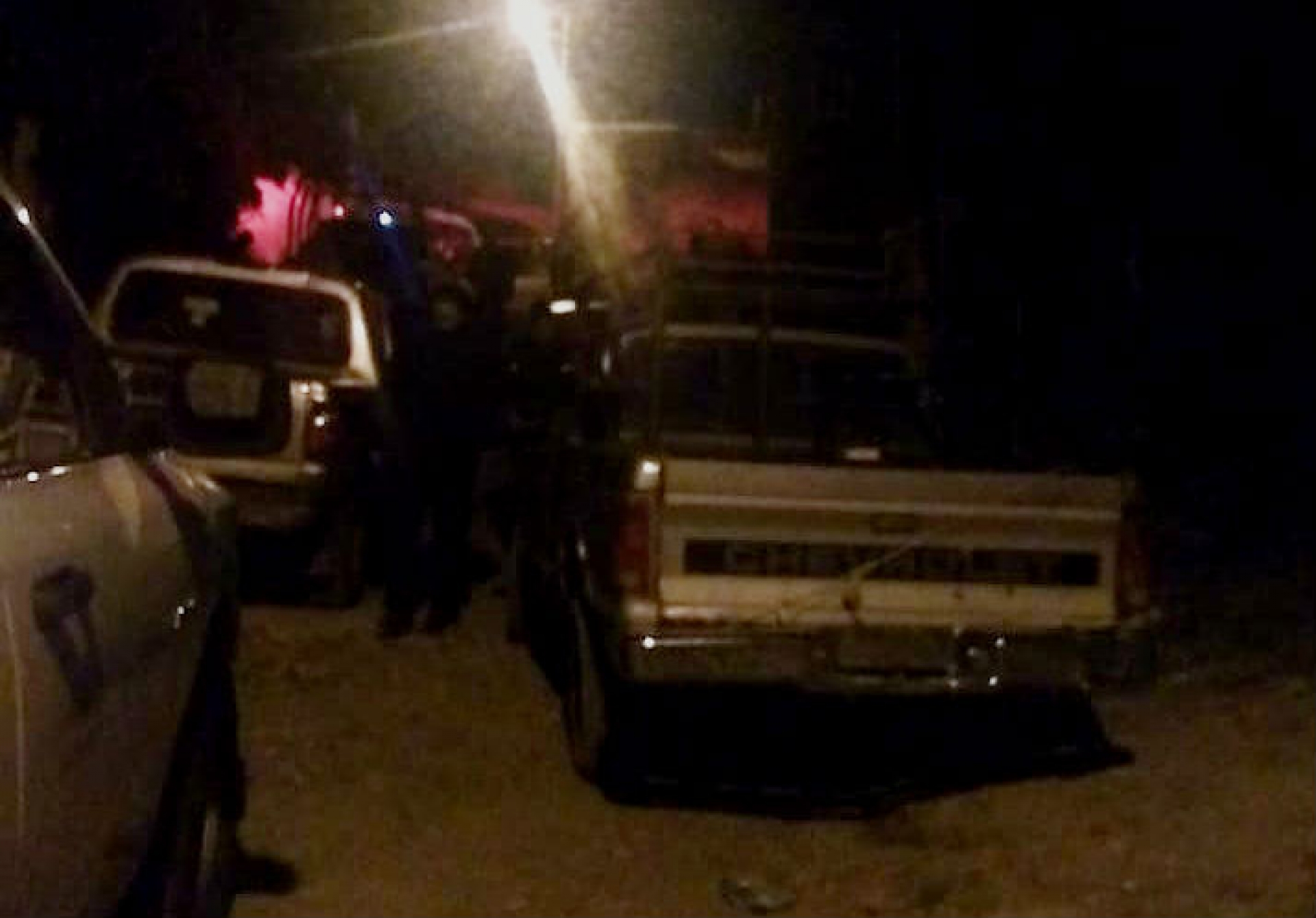 Hallan cadáver dentro de una camioneta, en Zapata