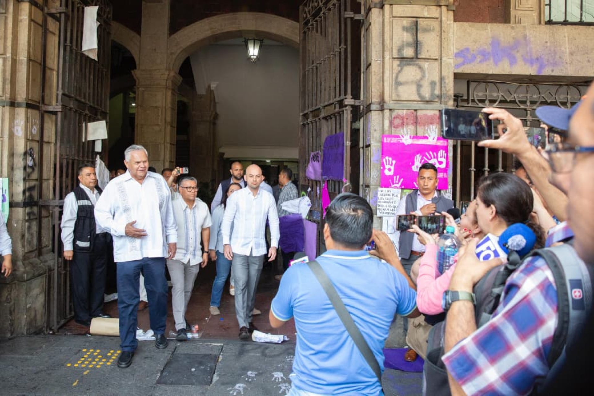 Ofrece gobierno del estado a estudiantes de la UAEM apertura y diálogo