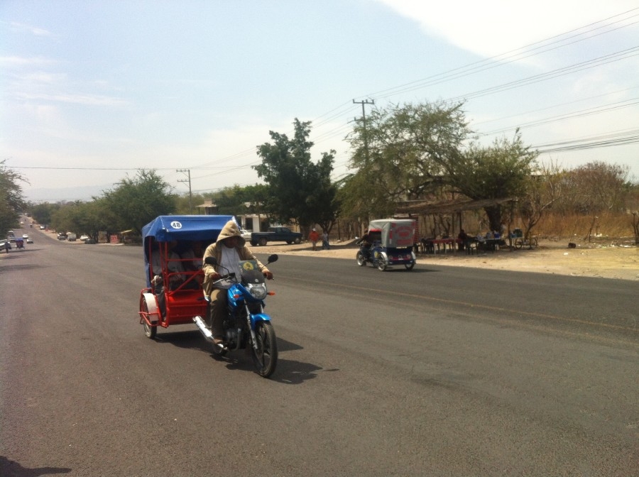Regulan expansión de moto taxis en comunidades de la región sur-poniente