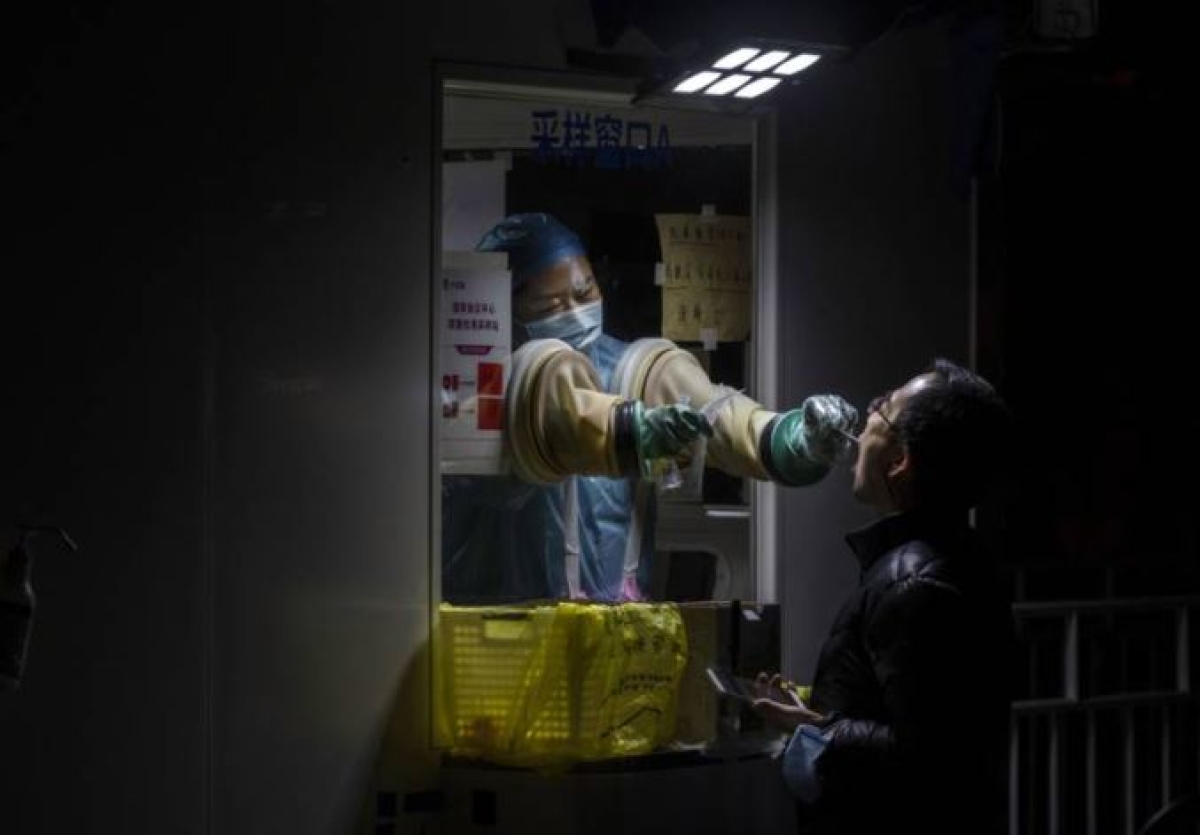 China le pide a ciudadanos no ordenar ningún producto del extranjero por miedo a Ómicron