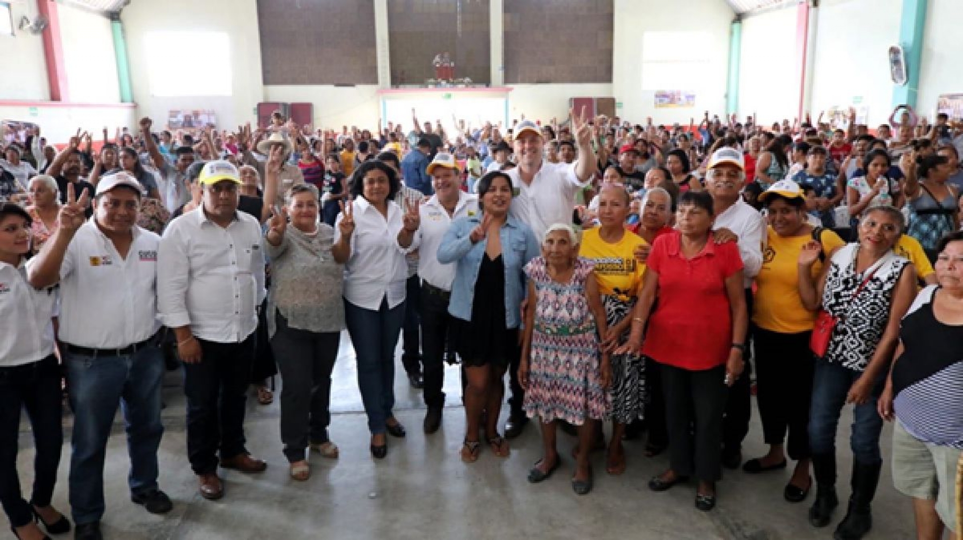Se reúnen Rodrigo Gayosso y Refugio Amaro con líderes transportistas