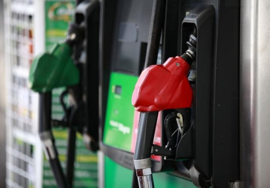Este fin de semana las gasolinas bajarán dos centavos y el diésel uno
