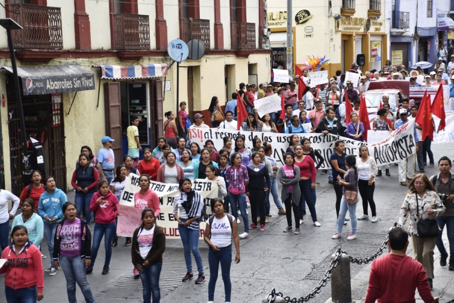 Estudiantes marchan para exigir descuento en transporte