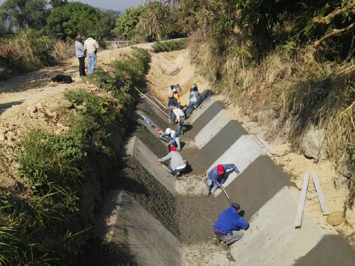 Por concluir, encasquillamiento de canal de riego “El Dique"