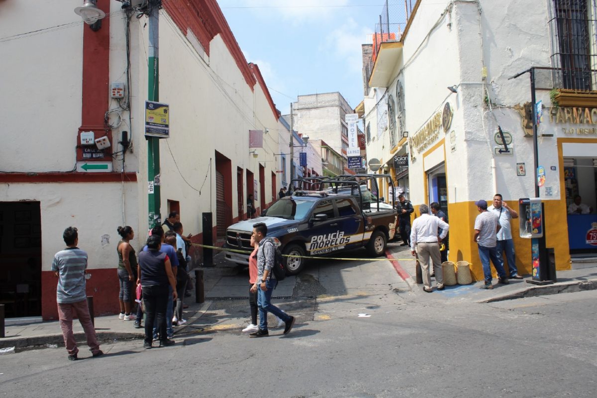 Encuentran sin vida a una mujer dentro de un hotel