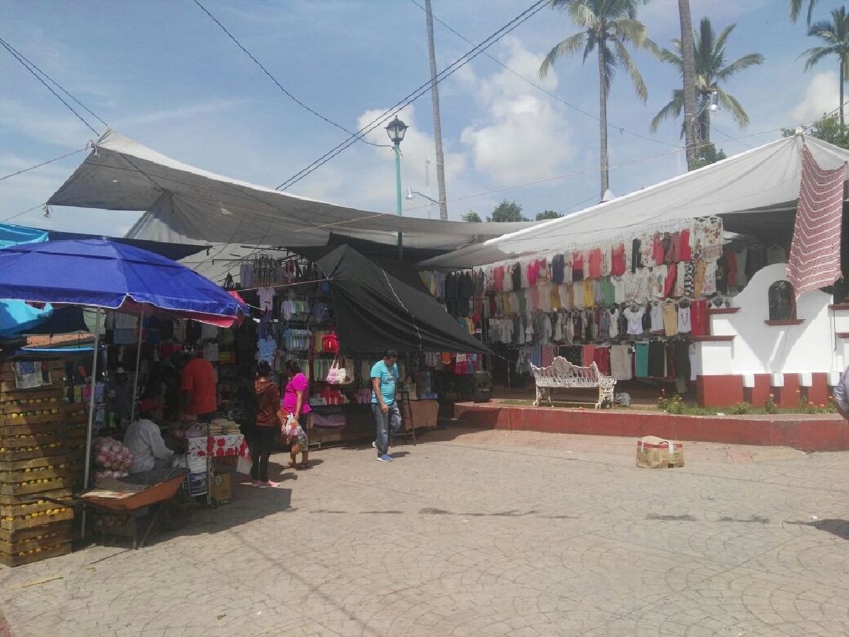 Reorganizarán plaza tradicional de Tetecala por cierre de avenida principal