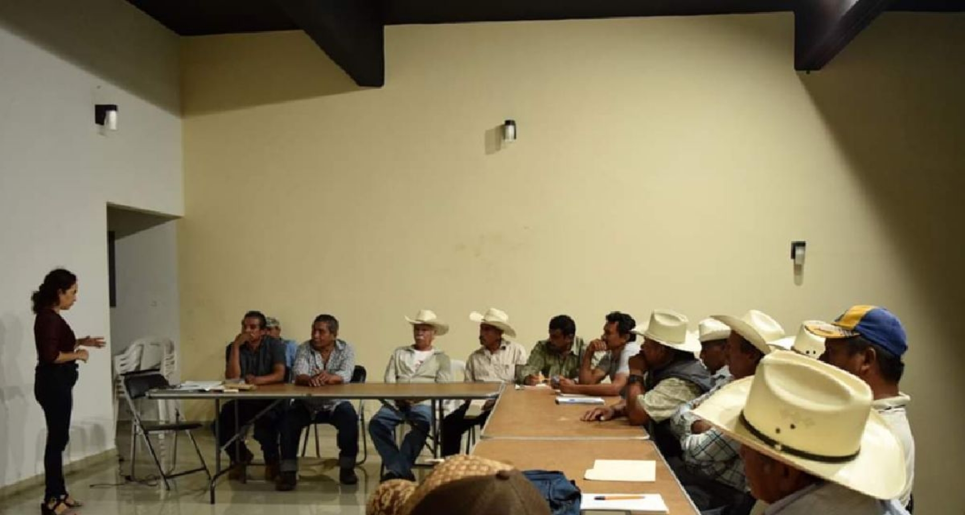 Agaveros buscan concretar proyecto para producir mezcal