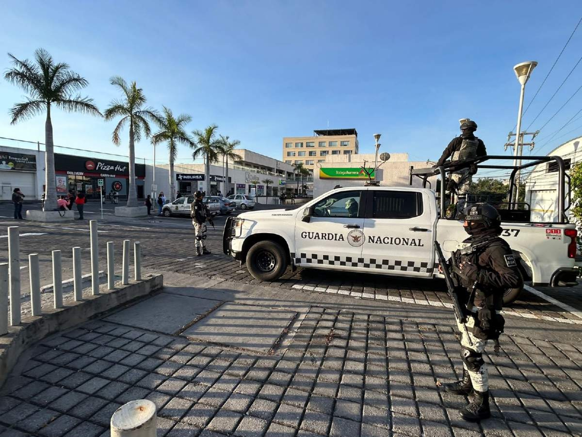 Roban tres cajeros en plaza de Jiutepec